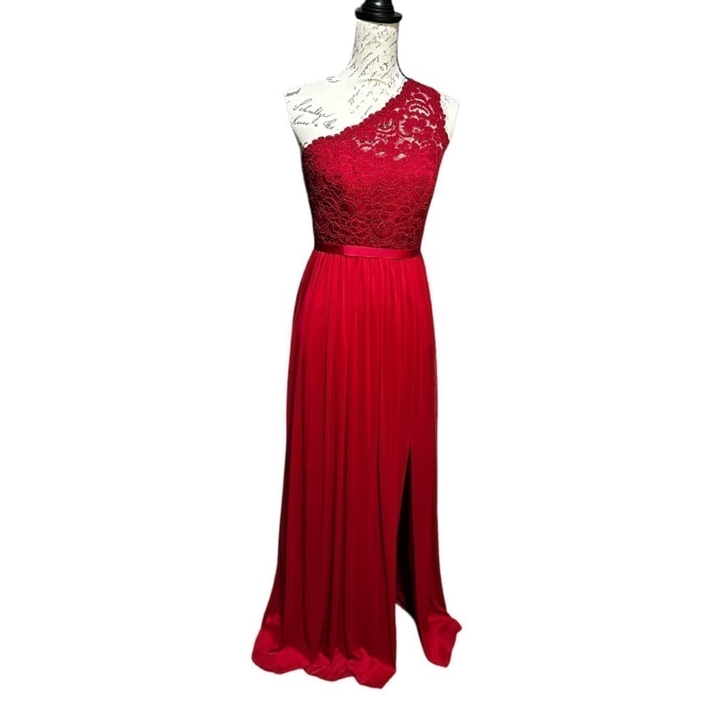 David's Bridal Gorgeous One Shoulder Red Gown Size 2